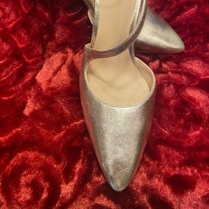 Abilyn Ankle Strap Pump
27 EDIT NATURALIZER, SIZE 8M